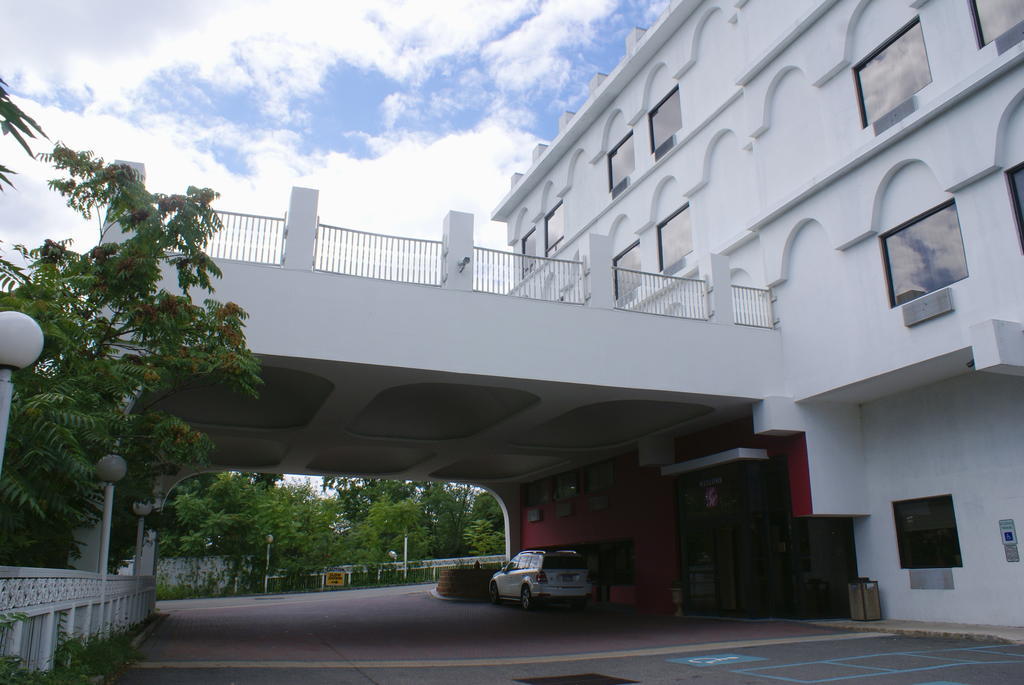 Raritan Hotel Edison Exterior photo